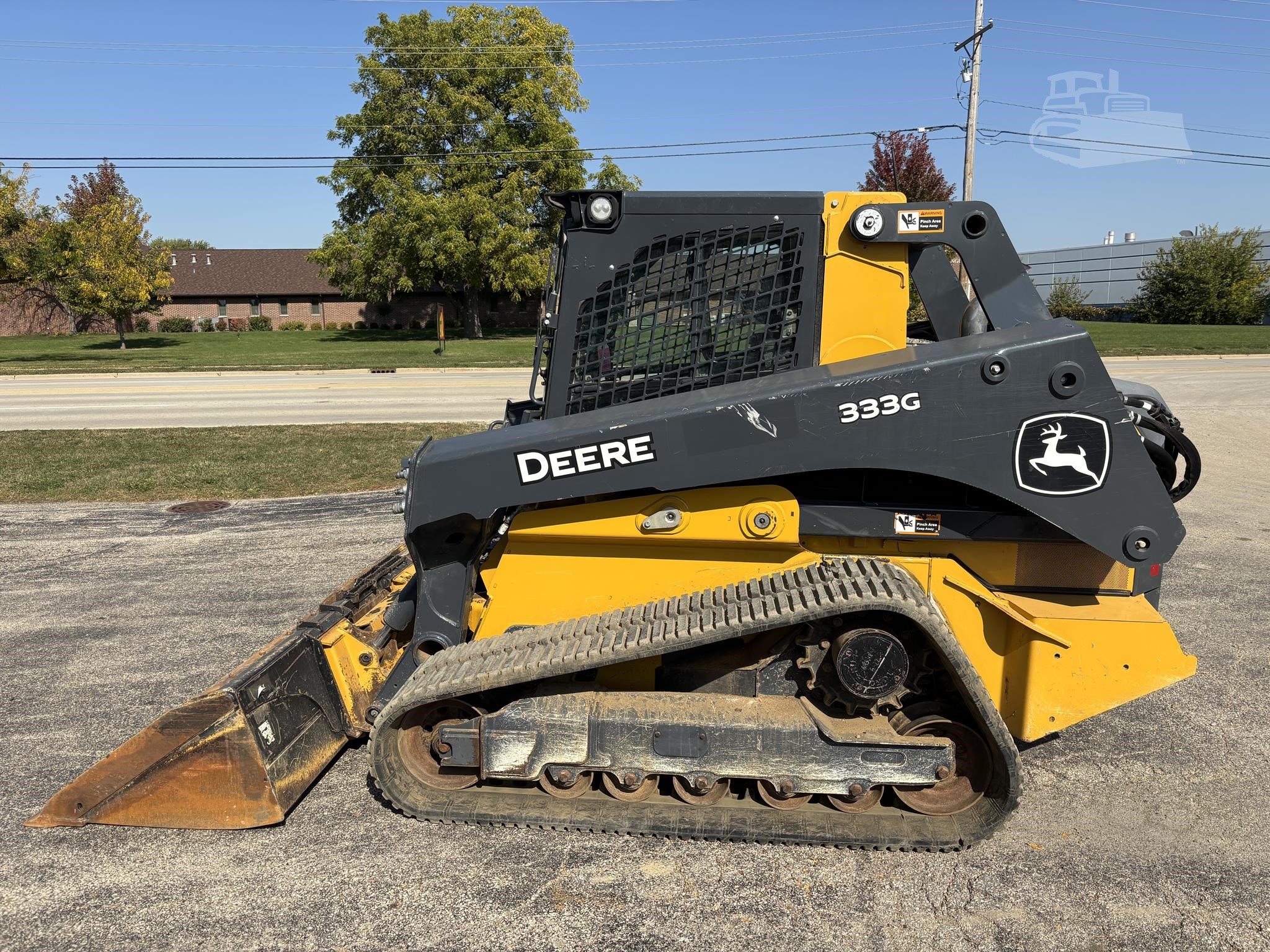 2021 John Deere 333G alt