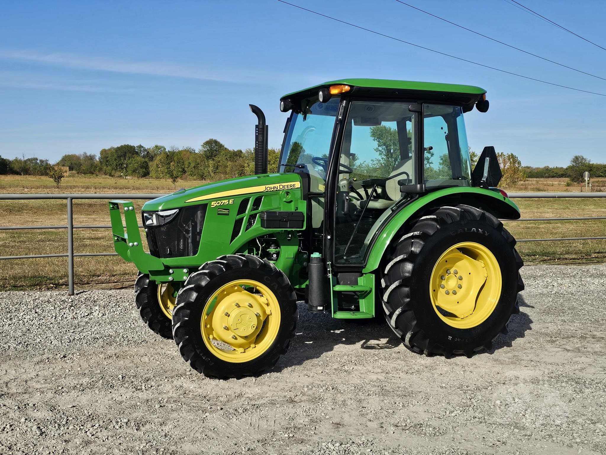 2021 John Deere 2021 John Deere 5075E alt