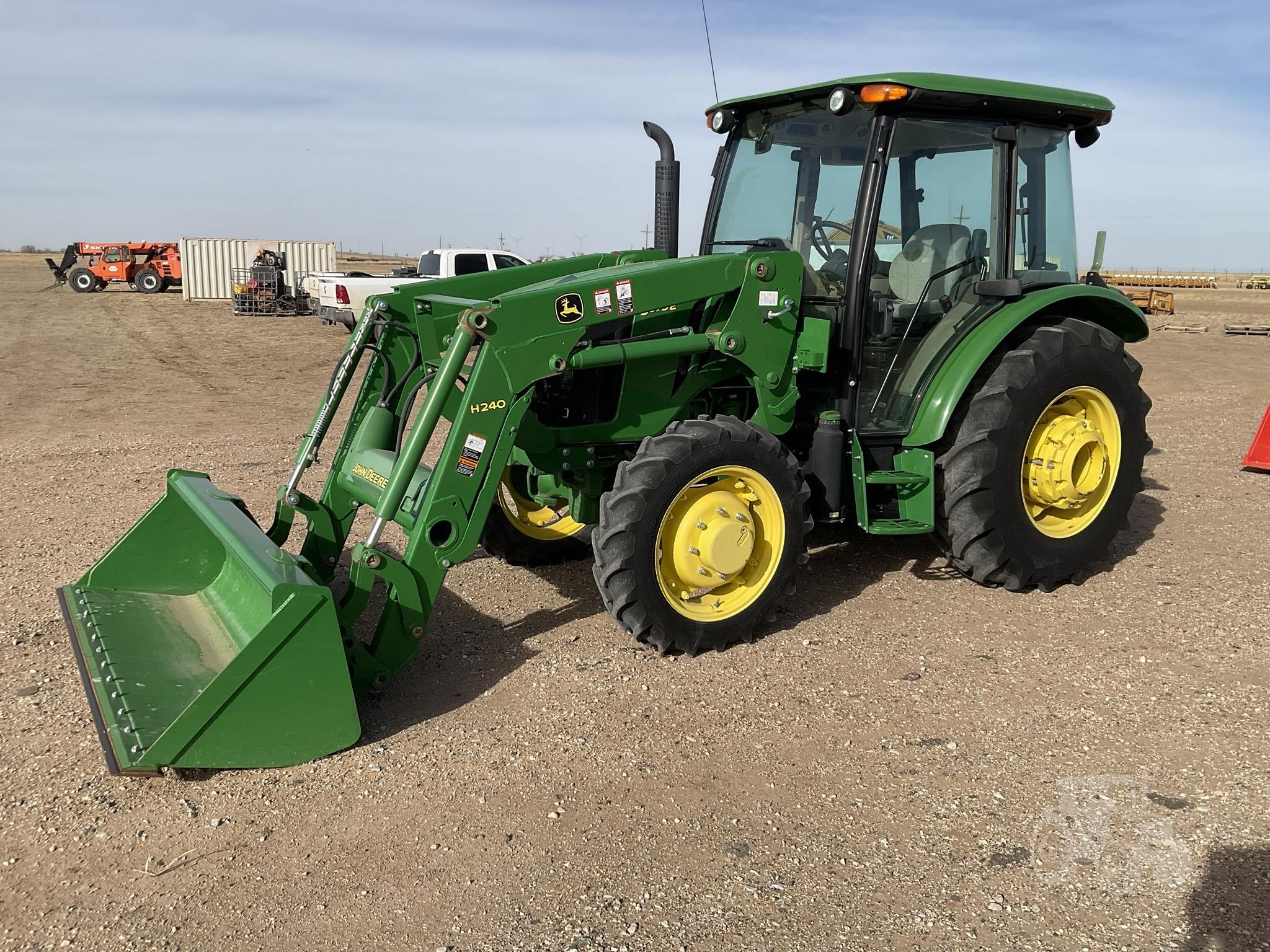 2017 John Deere 5075E alt