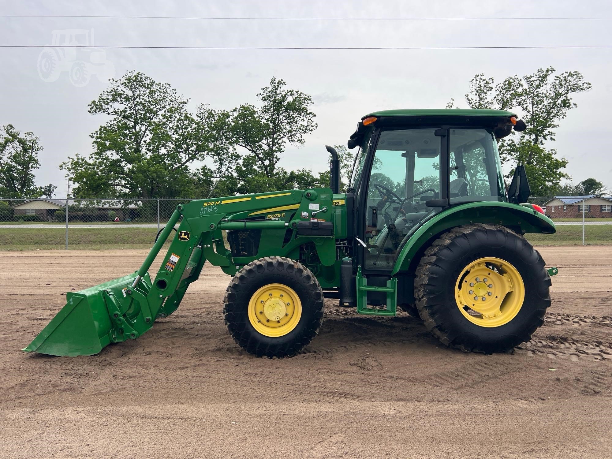 2021 John Deere 5075E alt