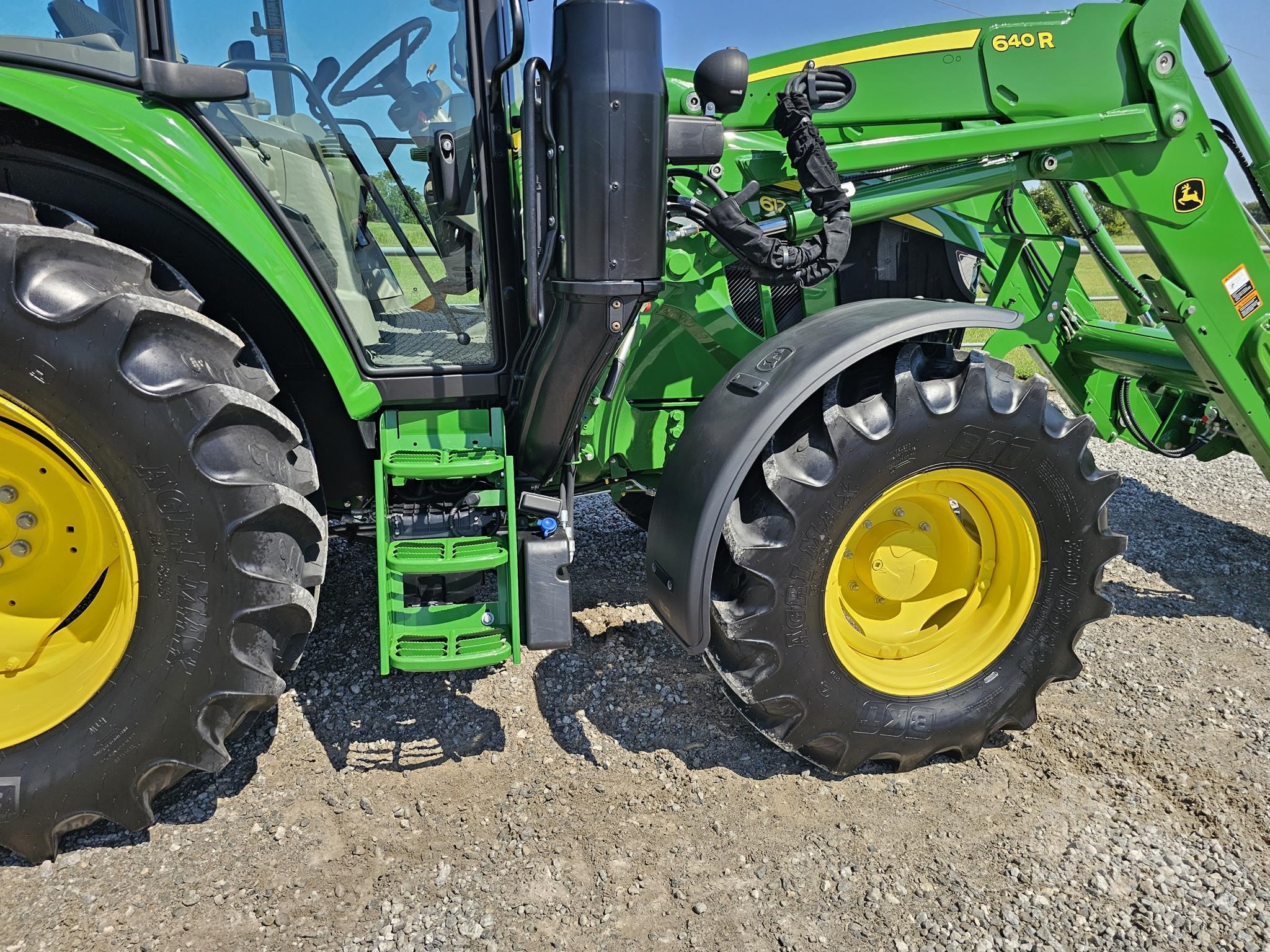 2023 John Deere 6120M