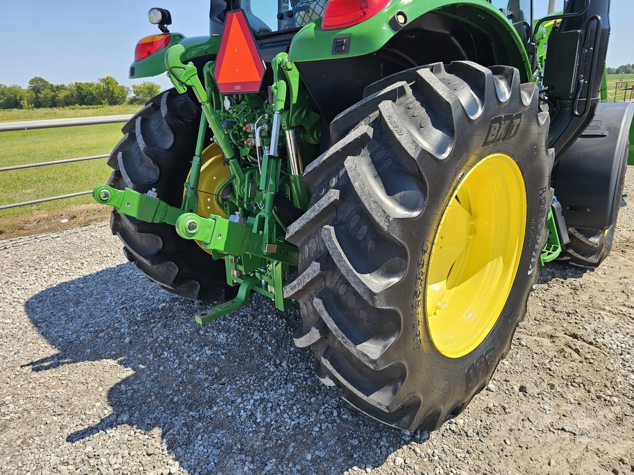 2023 John Deere 6120M