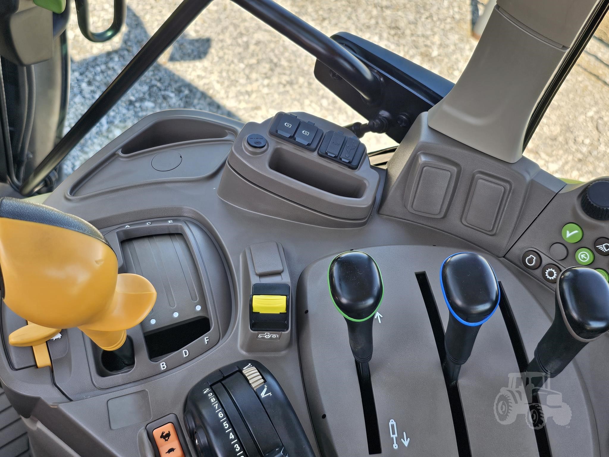 2023 John Deere 6120M
