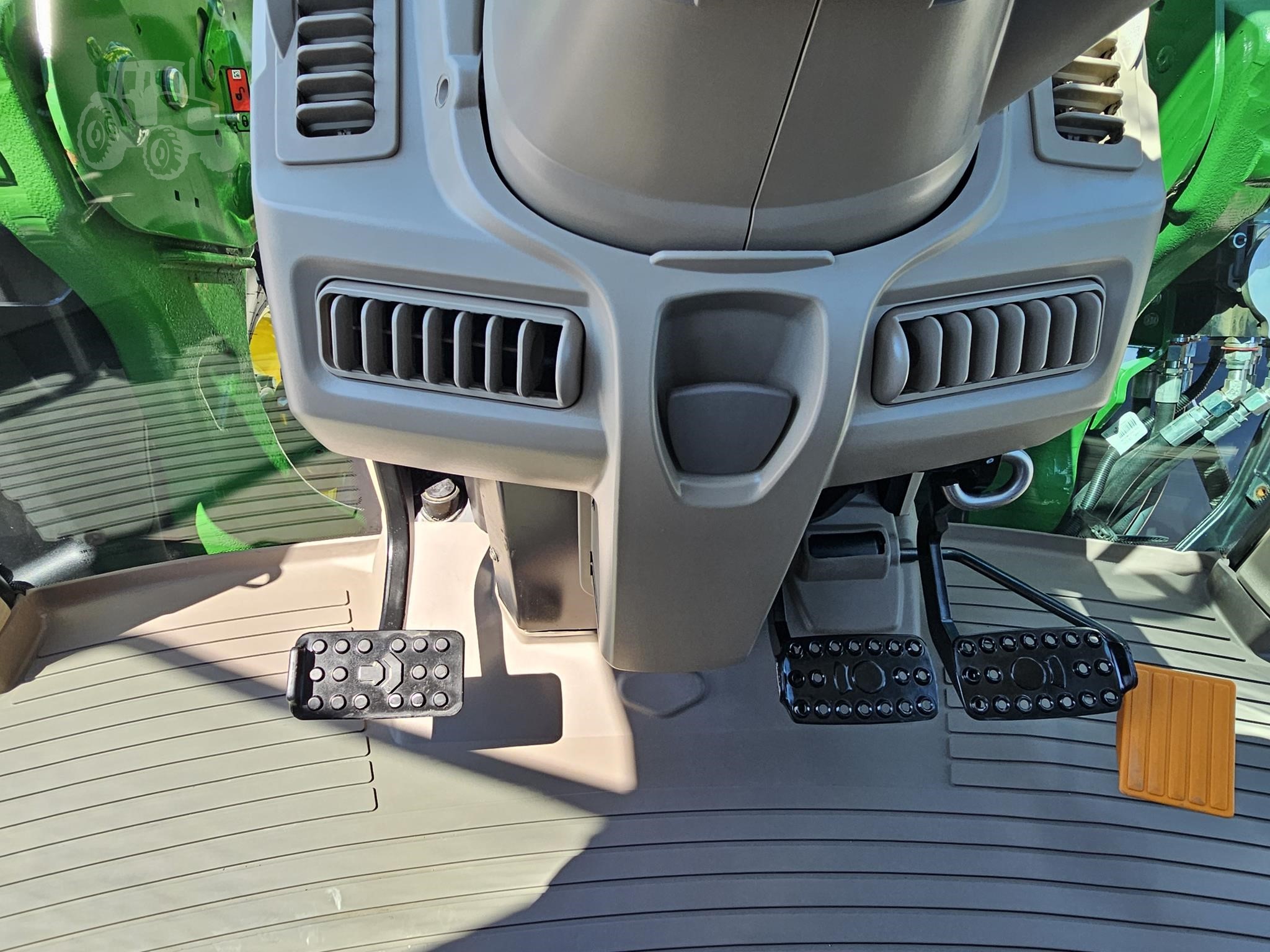 2023 John Deere 6120M